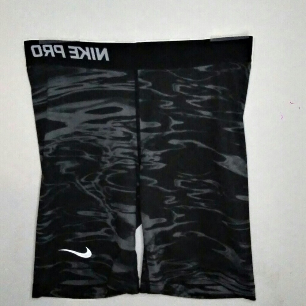 Nike pro training shorts for men (small)